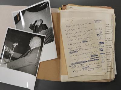 Utilisation du fonds papier pour analyser les photographies.